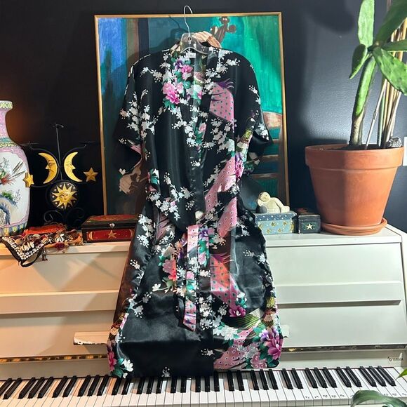 Vintage Floral Black and Pink Women's Satin Asian Robe Medium - Picture 14 of 16